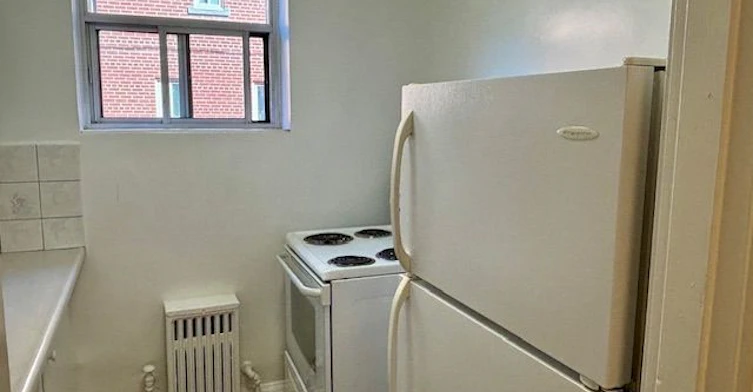 B2-11 Anglesey Boulevard, Toronto, ON, M9A 3B2 - 4
