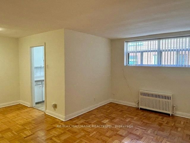 B2-11 Anglesey Boulevard, Toronto, ON, M9A 3B2 - 2