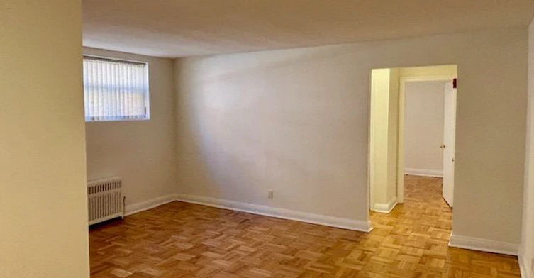 B2-11 Anglesey Boulevard, Toronto, ON, M9A 3B2 - 3