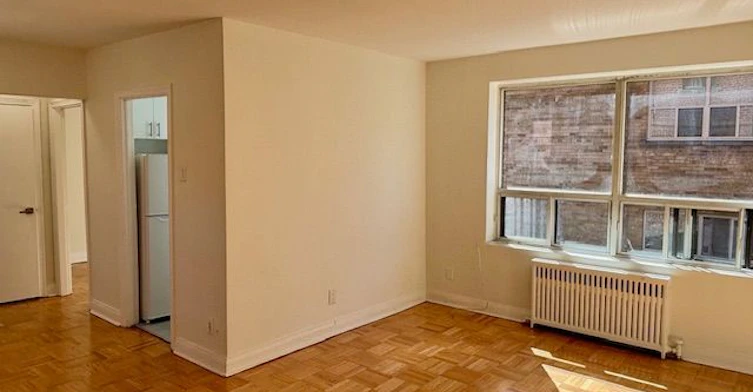 110-11 Anglesey Boulevard, Toronto, ON, M9A 3B2 - 2