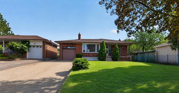 7 Larchmere Avenue, Toronto, ON, M9L 2N2 - 2
