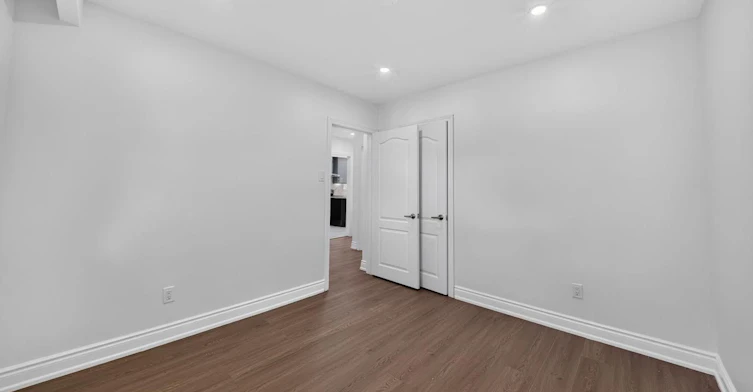 7 Larchmere Avenue, Toronto, ON, M9L 2N2 - 8