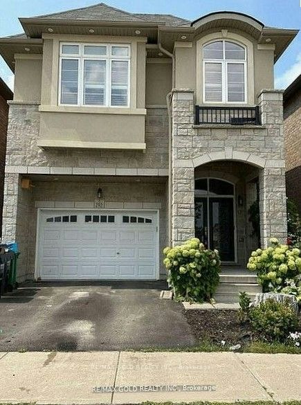 292 Remembrance Drive, Brampton, ON, L7A 4J3