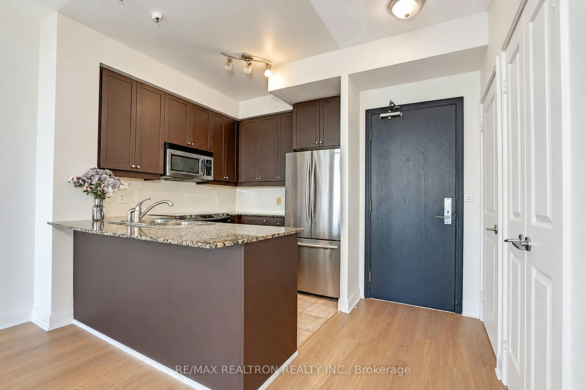 710-90 Absolute Avenue - 3