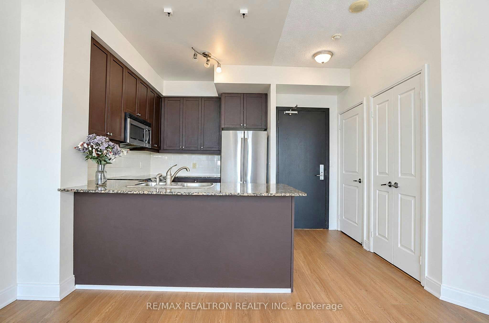 710-90 Absolute Avenue - 4