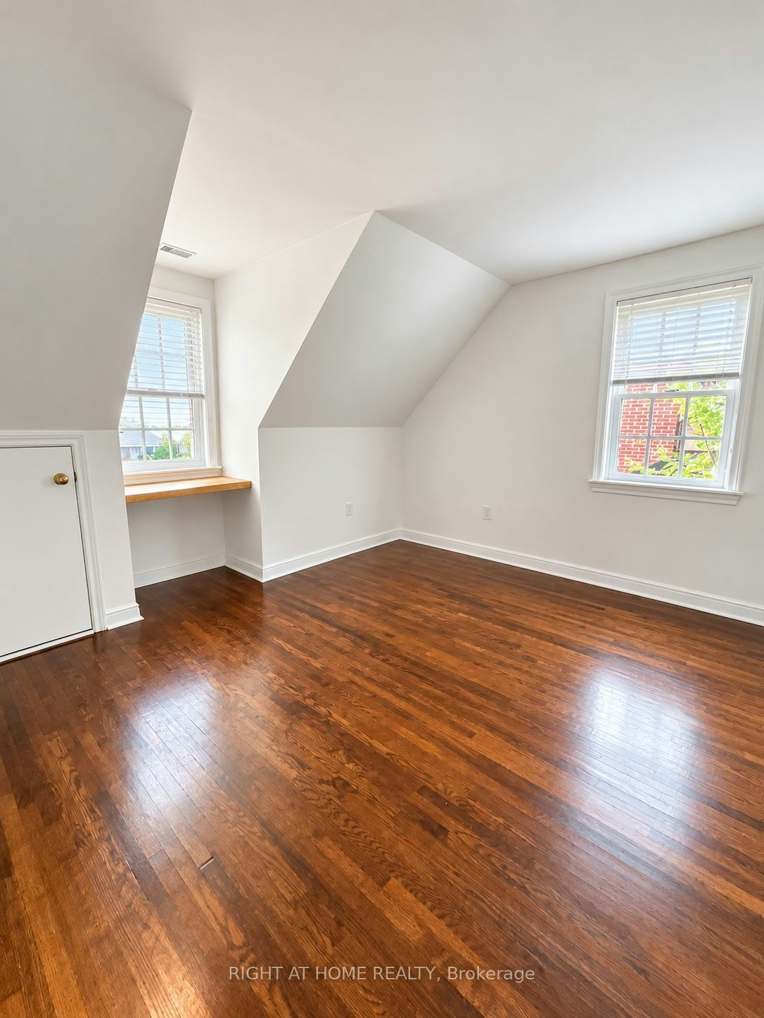 (MAIN FLOOR)-1489 Applewood Road, Mississauga, ON, L5E 2M2 - 22