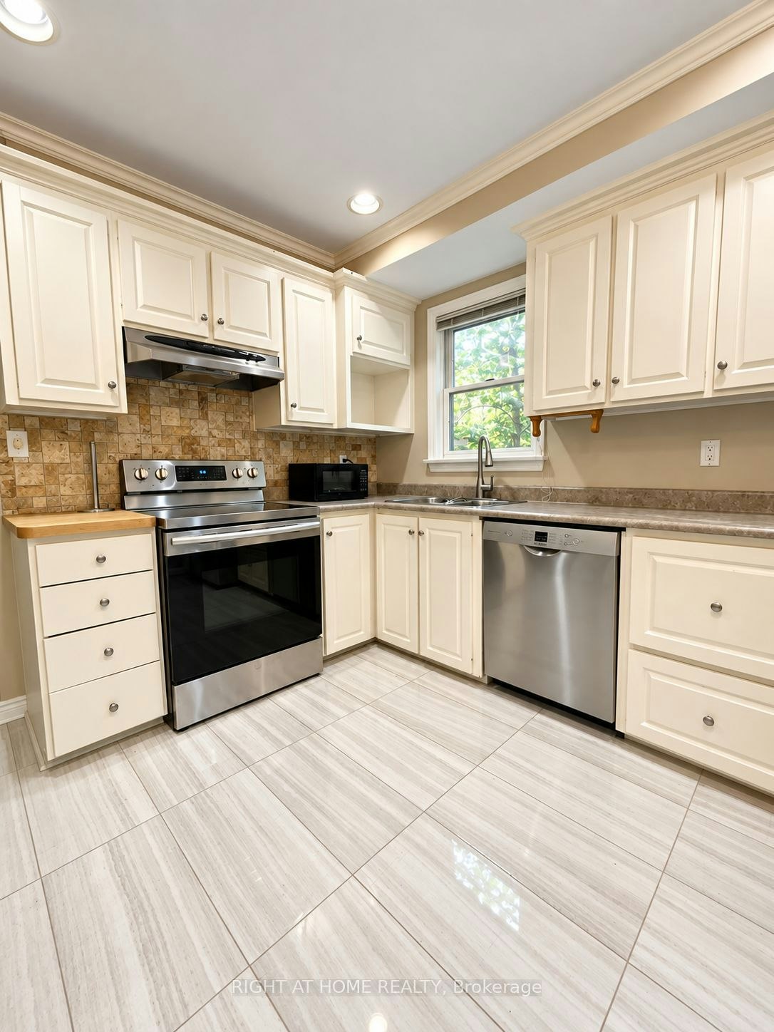 (MAIN FLOOR)-1489 Applewood Road, Mississauga, ON, L5E 2M2 - 12