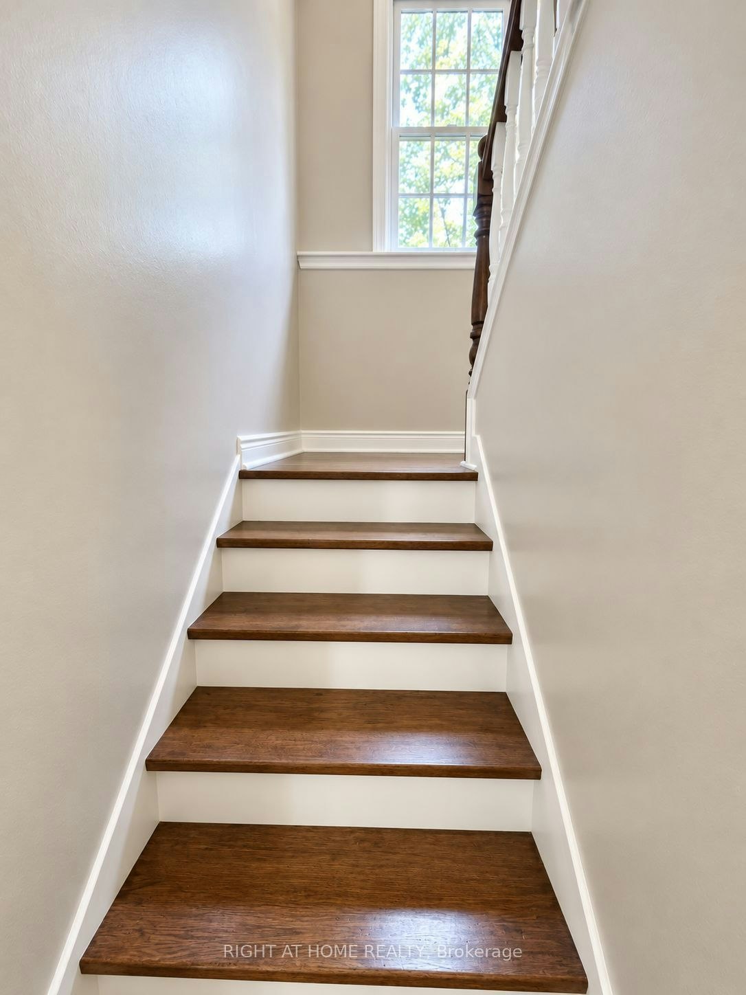 (MAIN FLOOR)-1489 Applewood Road, Mississauga, ON, L5E 2M2 - 19