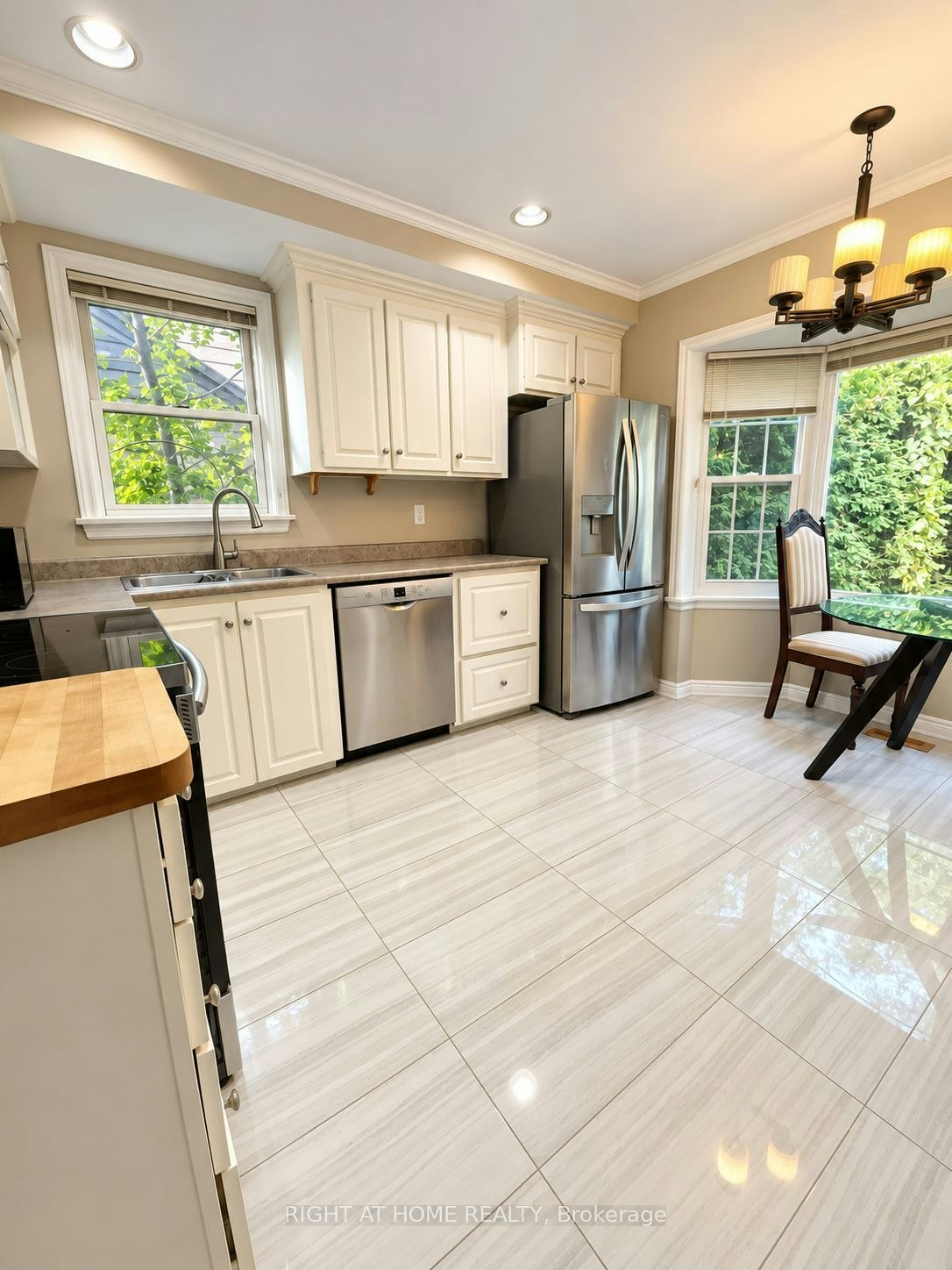 (MAIN FLOOR)-1489 Applewood Road, Mississauga, ON, L5E 2M2 - 13