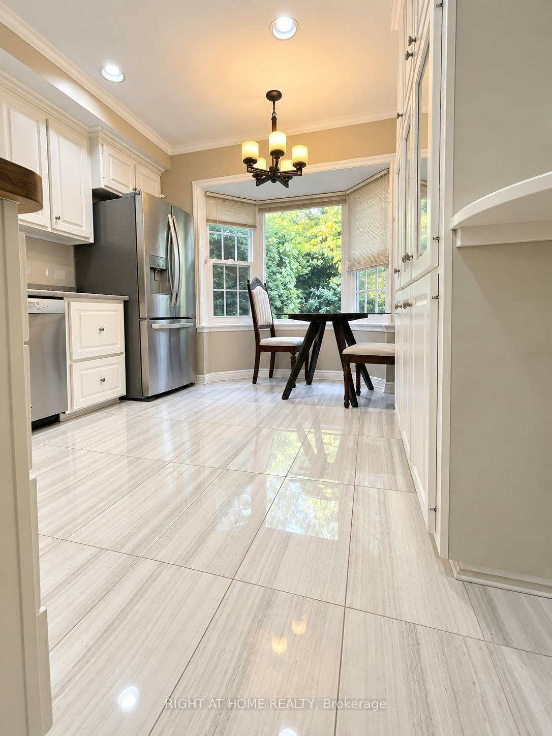 (MAIN FLOOR)-1489 Applewood Road, Mississauga, ON, L5E 2M2 - 14