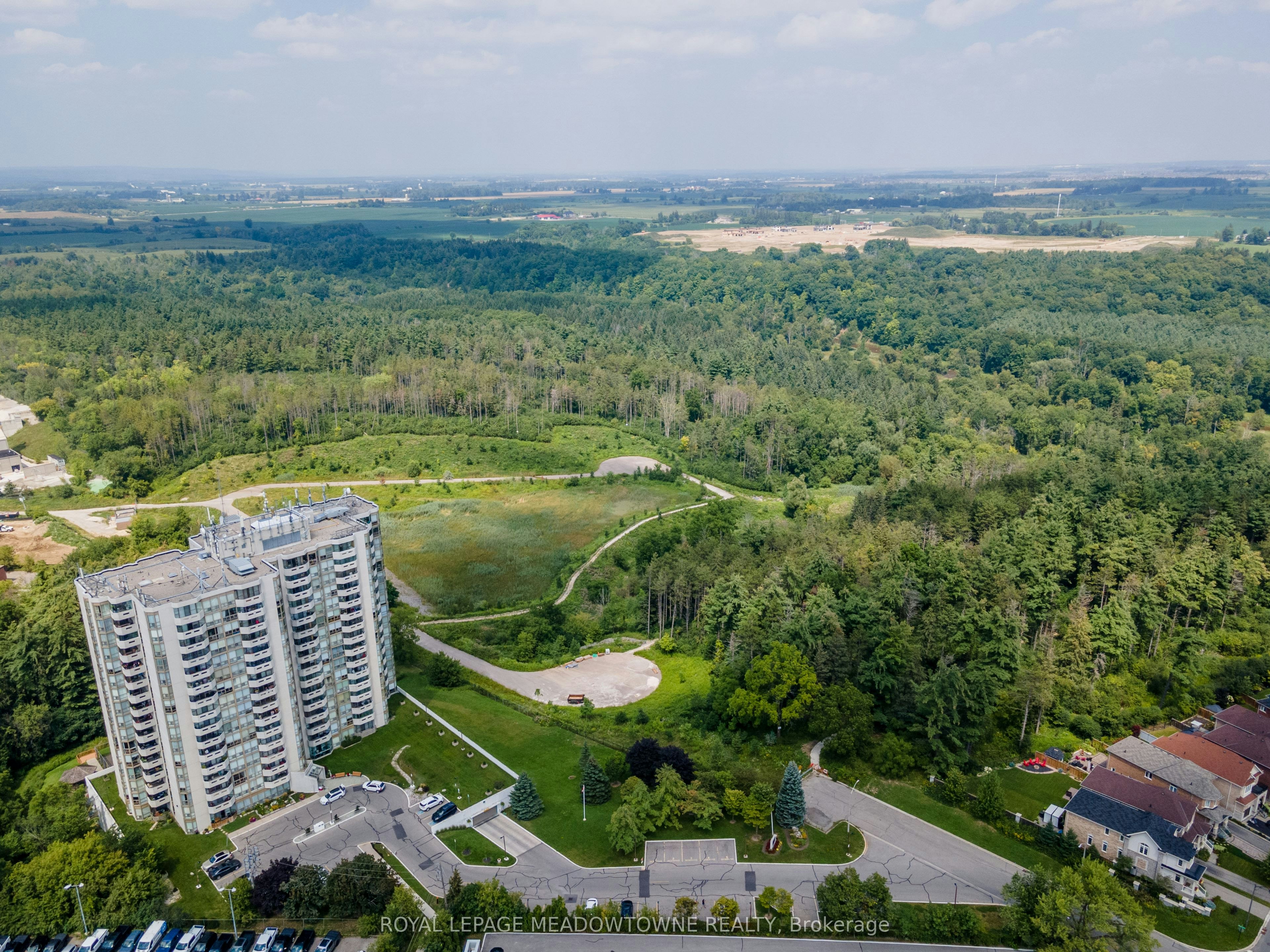 702-20 Mcfarlane Drive, Halton Hills, ON, L7G 5J8