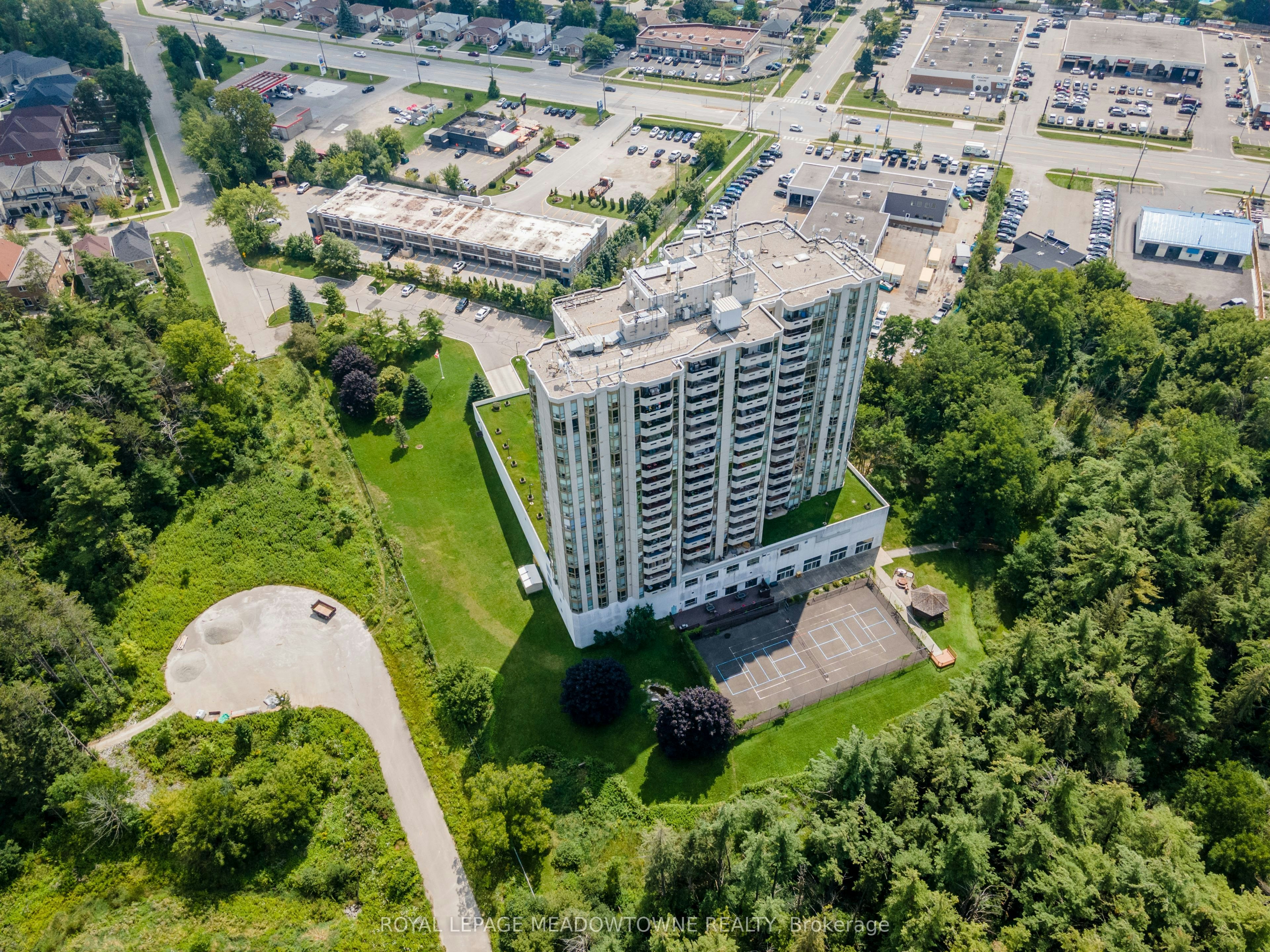702-20 Mcfarlane Drive, Halton Hills, ON, L7G 5J8