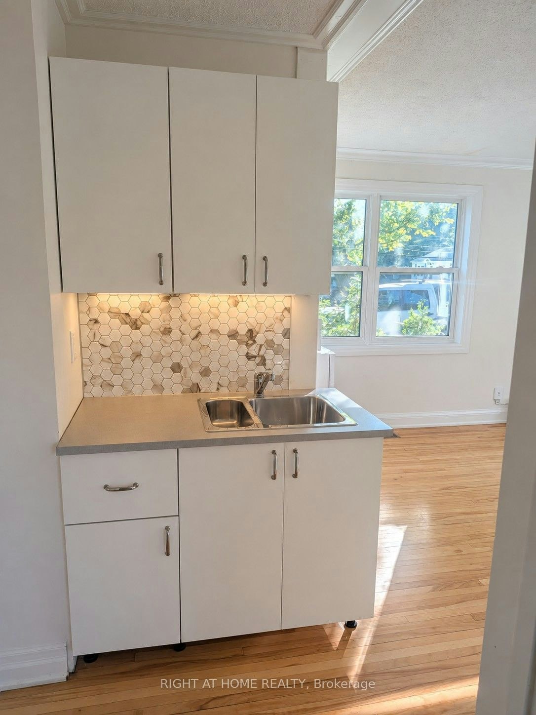 Suite B-242 Arthur Street, Halton Hills, ON, L7J 1M1 - 4