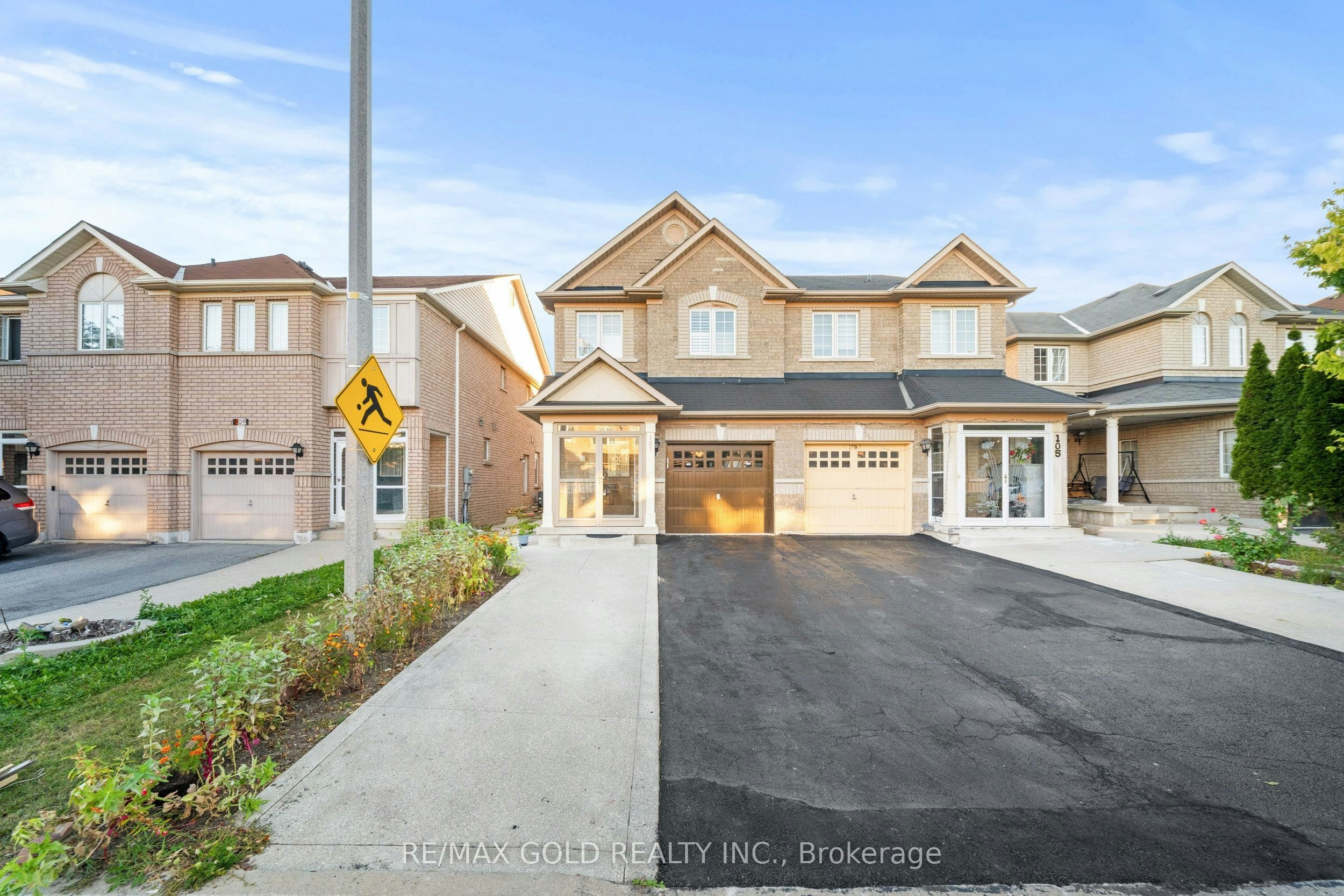 107 Crystalview Crescent, Brampton, ON, L6P 2S2