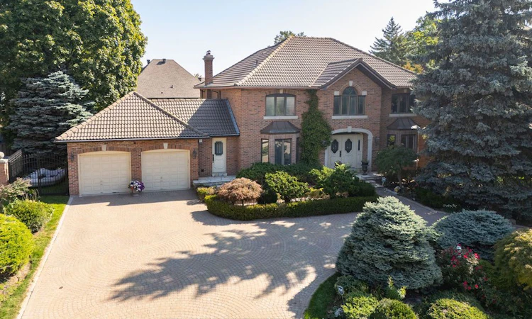 1070 Geran Crescent