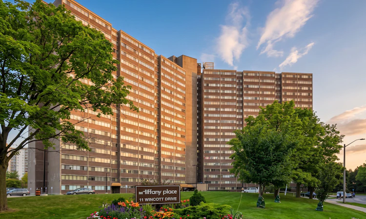 1810-11 Wincott Drive