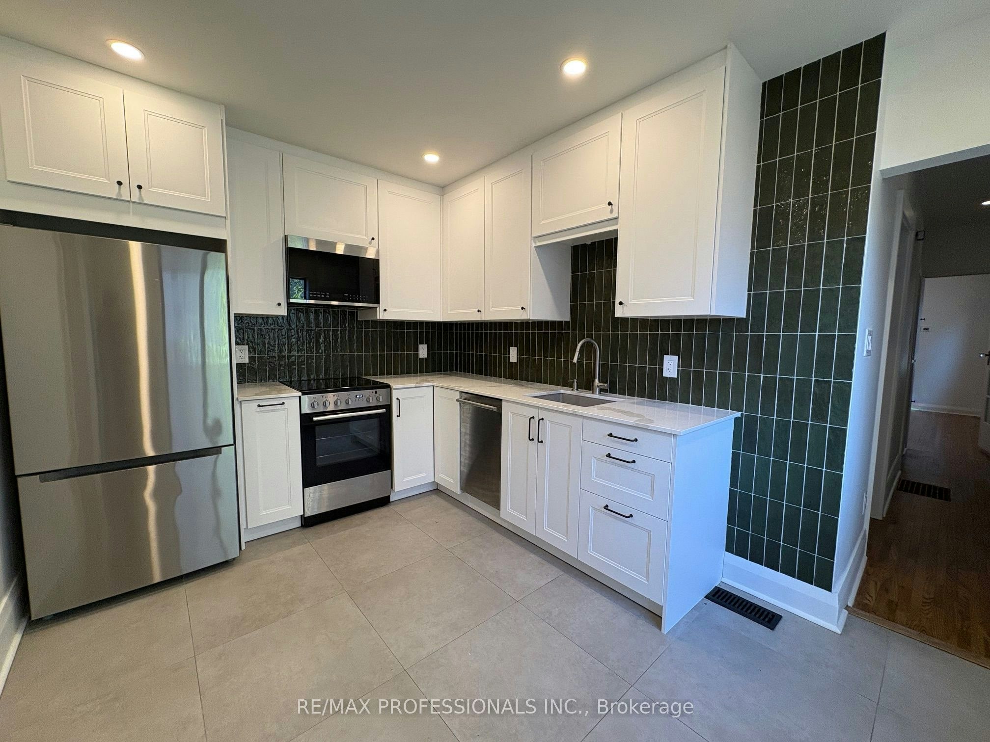 71 Bernice Crescent, Toronto, ON, M6N 1W7 - 8