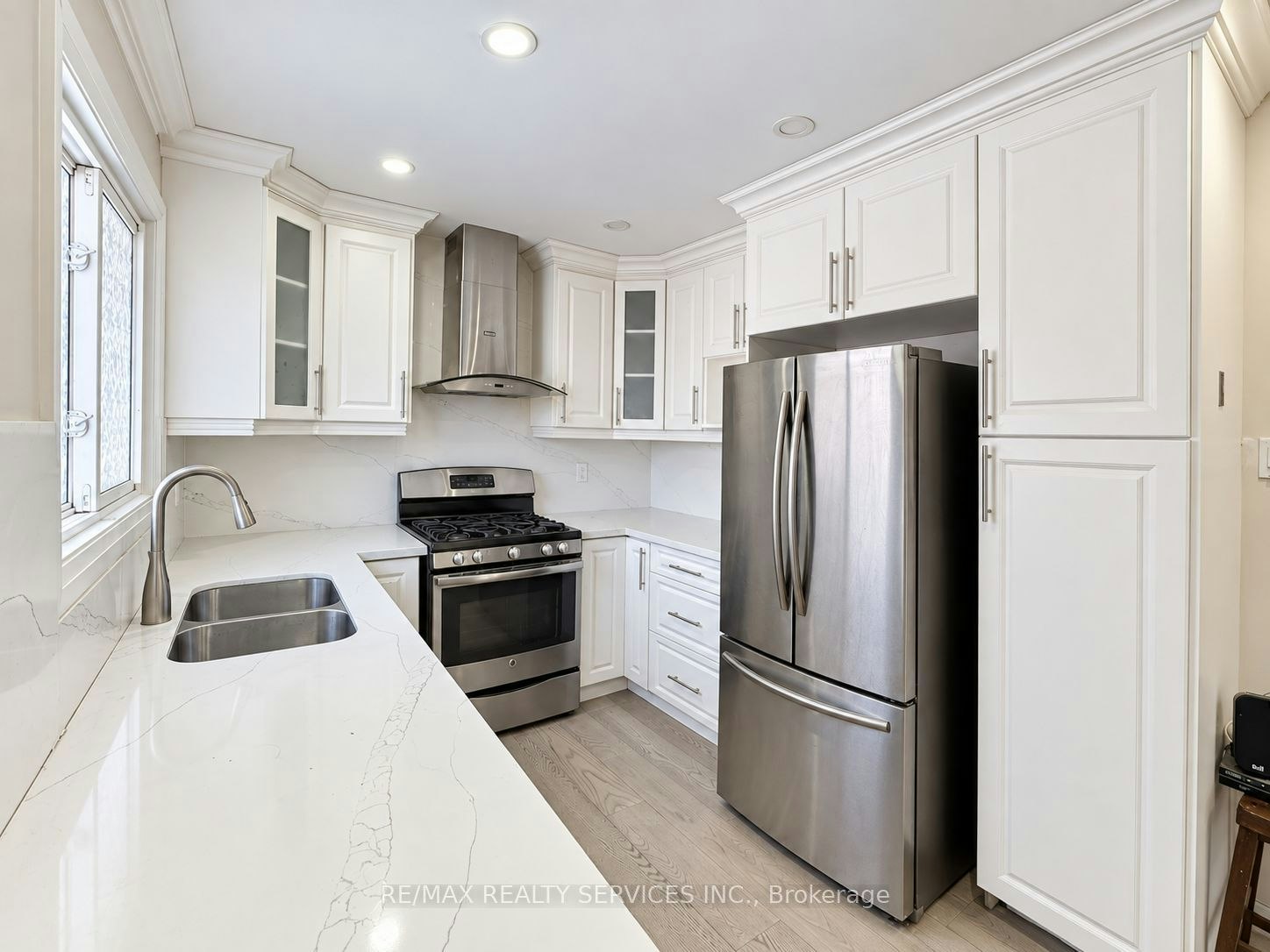 52 Centre Street N, Brampton, ON, L6V 1T2 - 7