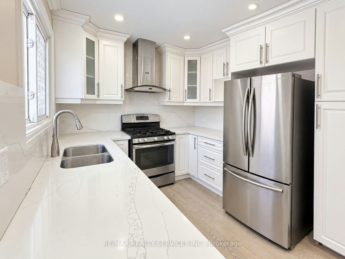 52 Centre Street N, Brampton, ON, L6V 1T2 - 8
