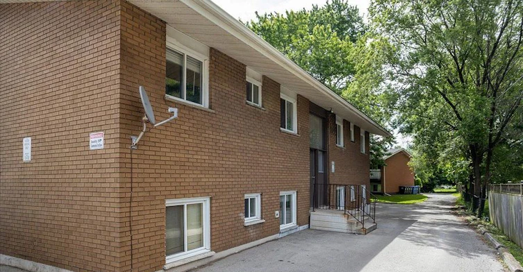 4-2344 Queensway Drive, Burlington, ON, L7R 3T3 - 3