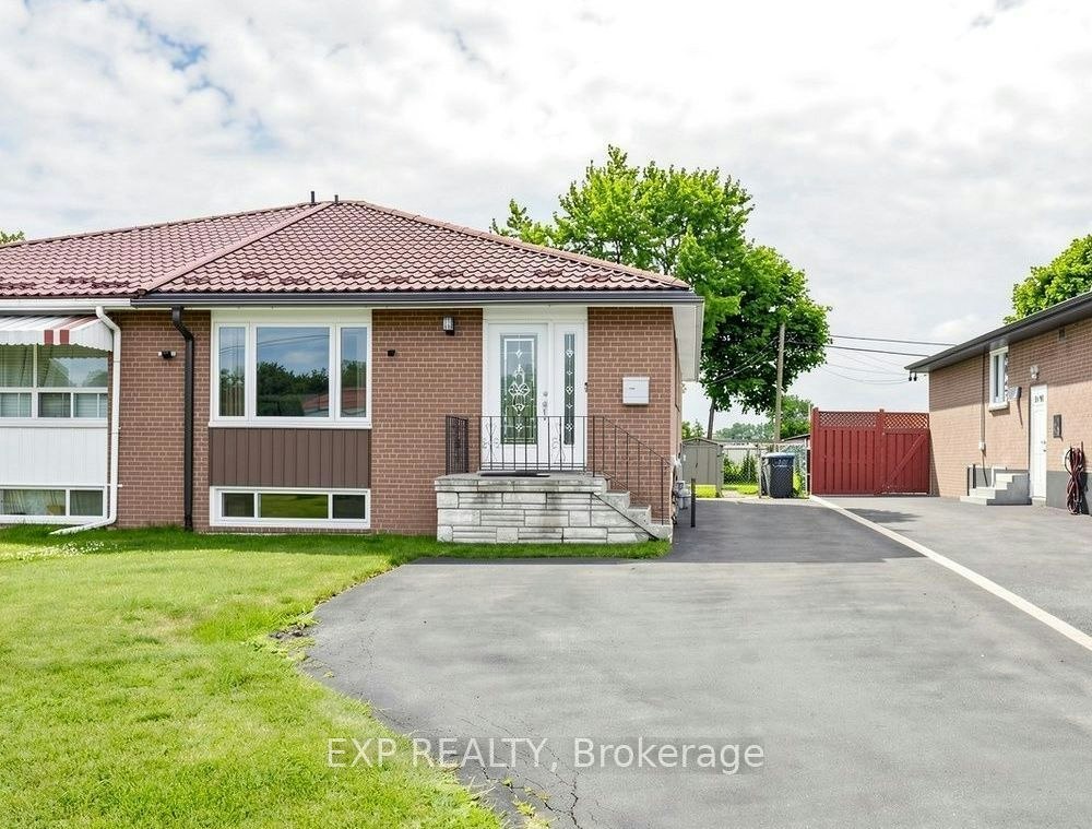 Main-71 Addington Crescent, Brampton, ON, L6T 2R4