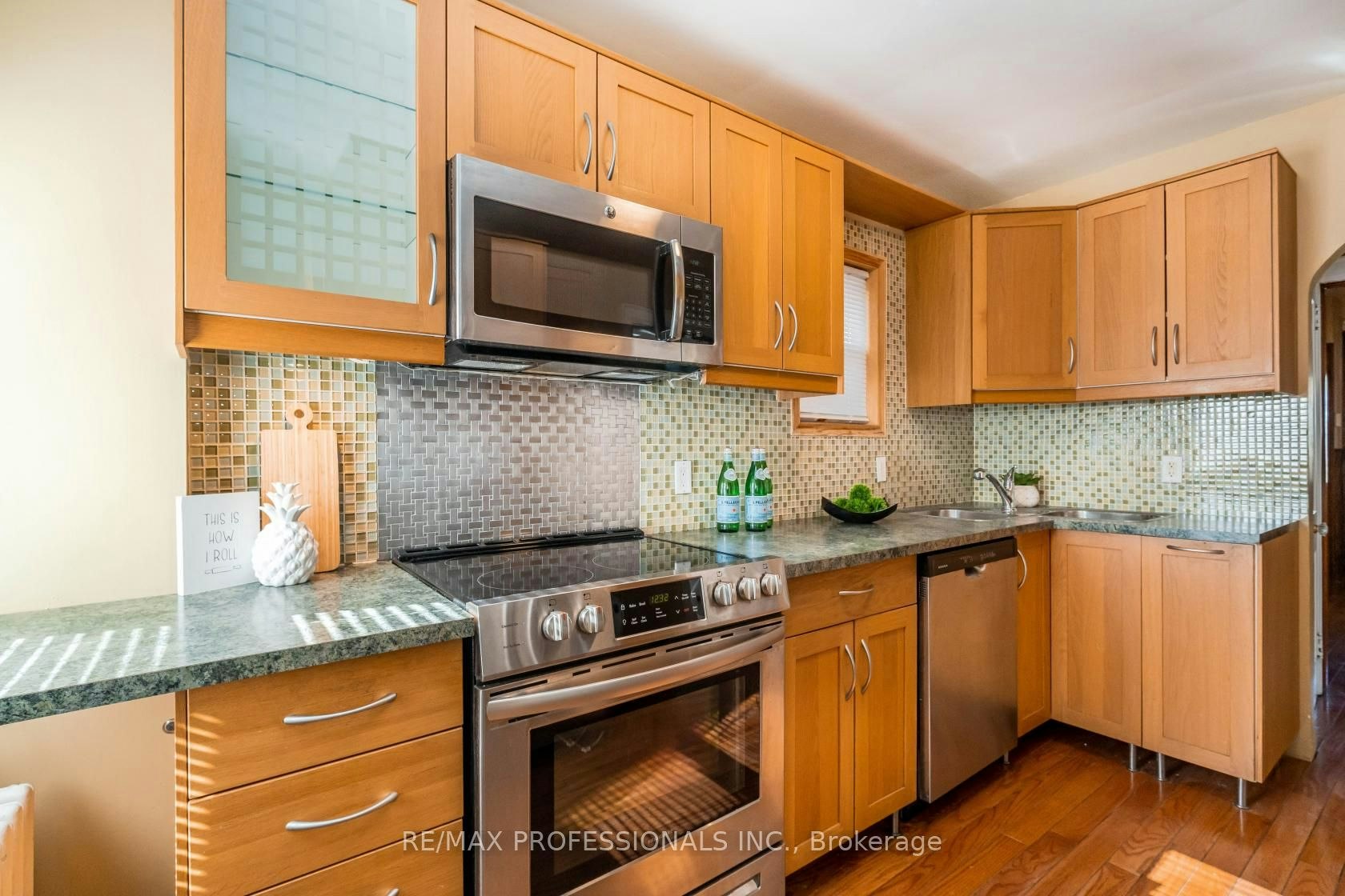 25 Methuen Avenue, Toronto, ON, M6S 1Z7 - 12