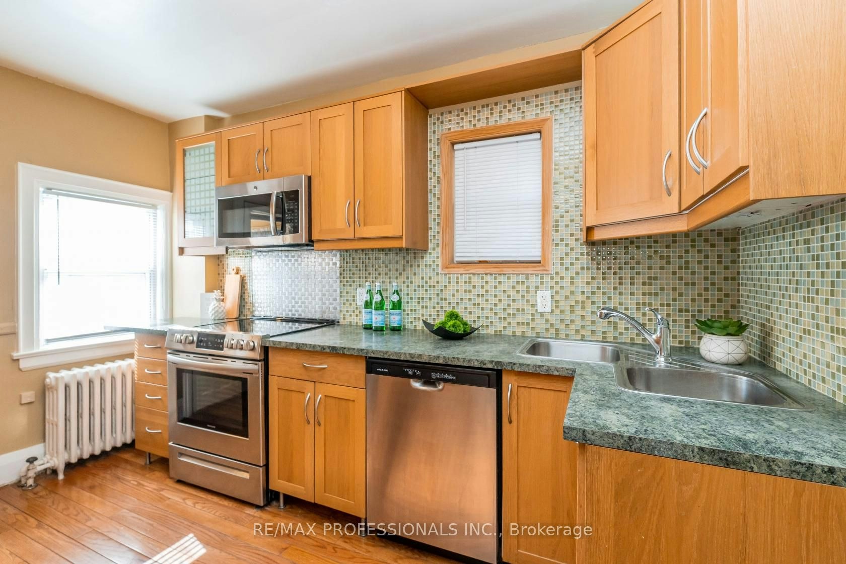 25 Methuen Avenue, Toronto, ON, M6S 1Z7 - 9