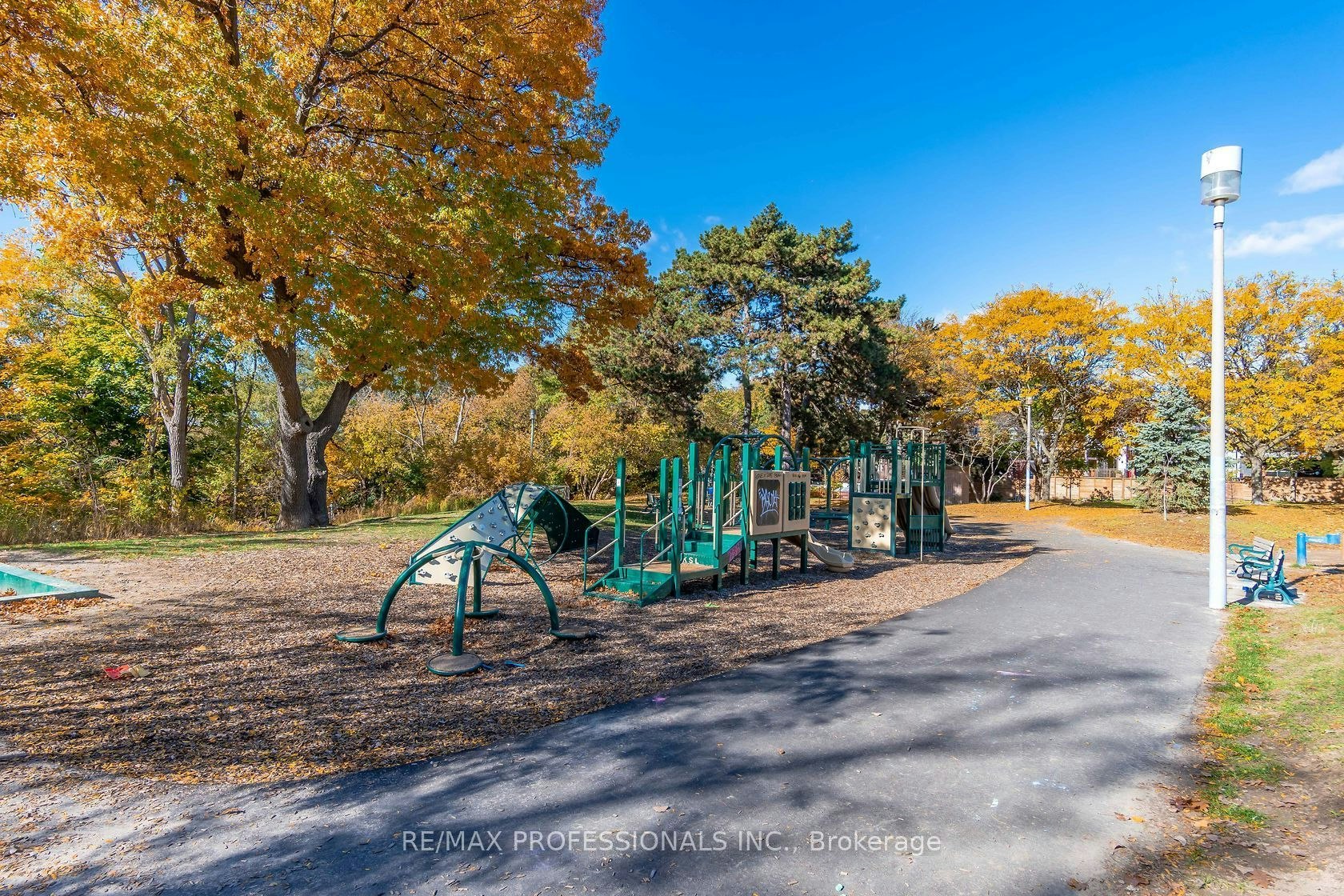 25 Methuen Avenue, Toronto, ON, M6S 1Z7 - 5