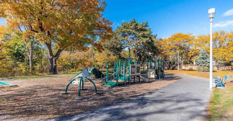 25 Methuen Avenue, Toronto, ON, M6S 1Z7 - 5