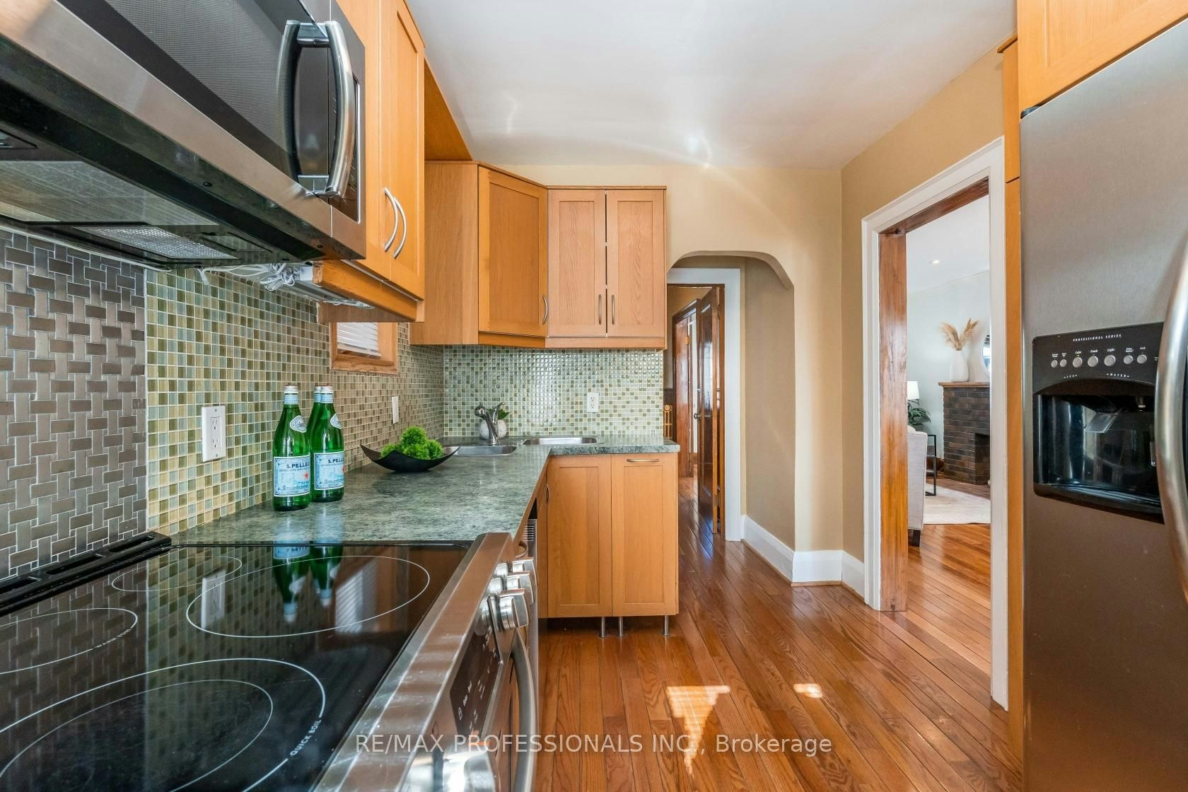 25 Methuen Avenue, Toronto, ON, M6S 1Z7 - 11