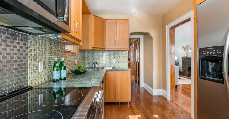 25 Methuen Avenue, Toronto, ON, M6S 1Z7 - 11