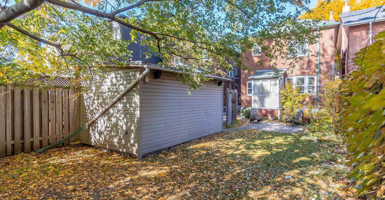 25 Methuen Avenue, Toronto, ON, M6S 1Z7 - 3
