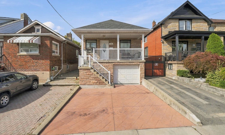 372 Blackthorn Avenue