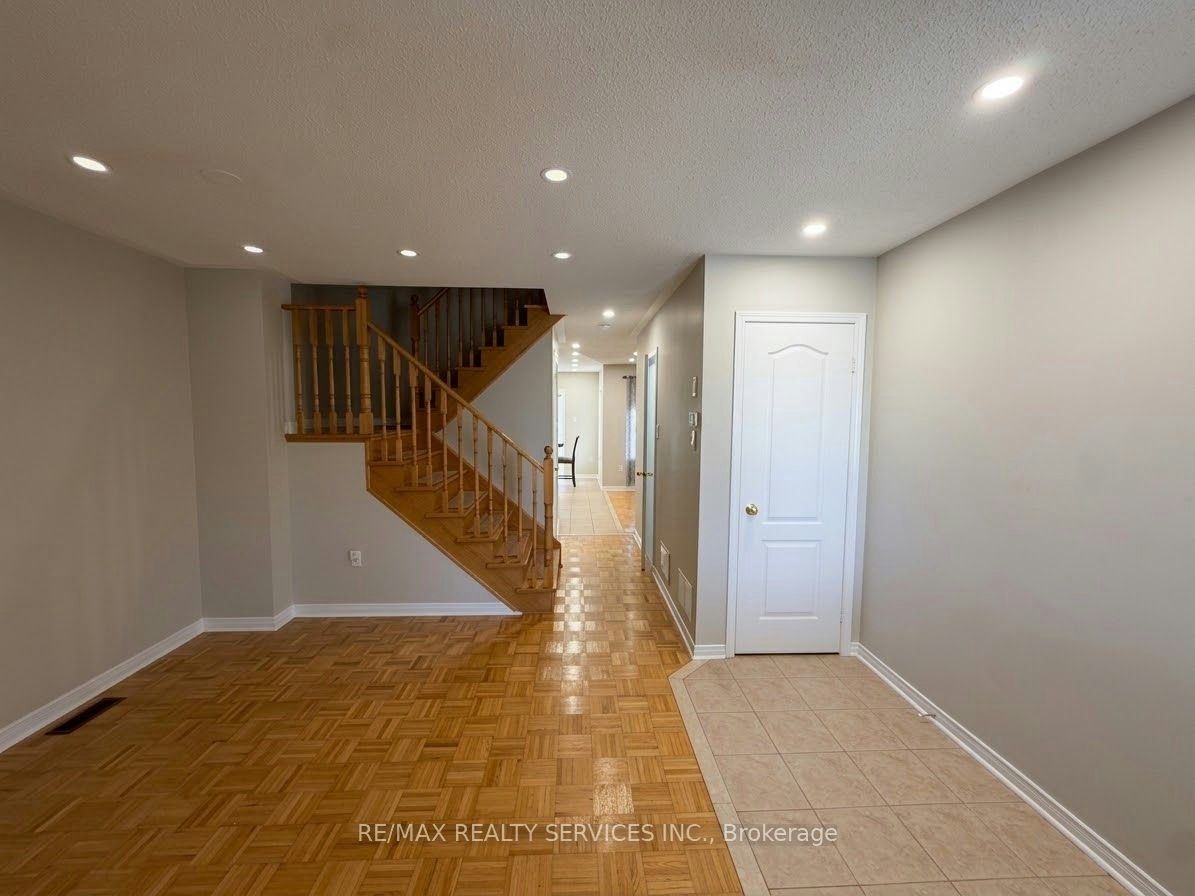 4 Butterchurn Road, Brampton, ON, L6X 4V1 - 3