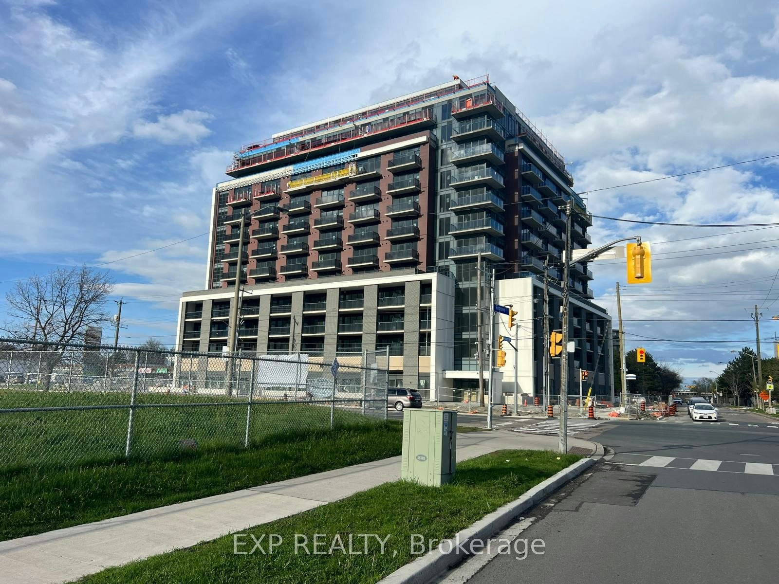 704-2825 Jane Street, Toronto, ON, M3N 0A8 - 2