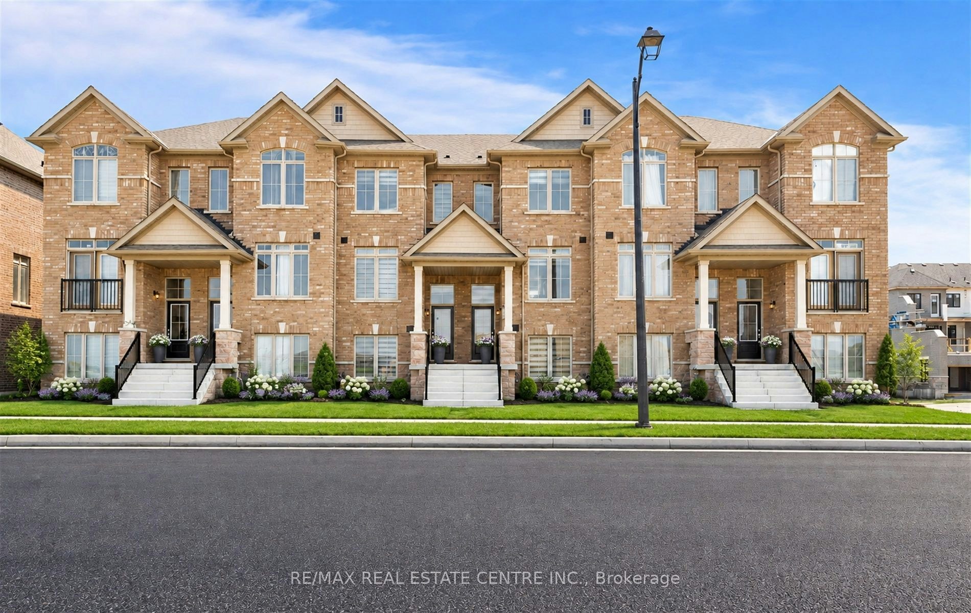 353 Inspire Boulevard, Brampton, ON, L6R 0B8 2