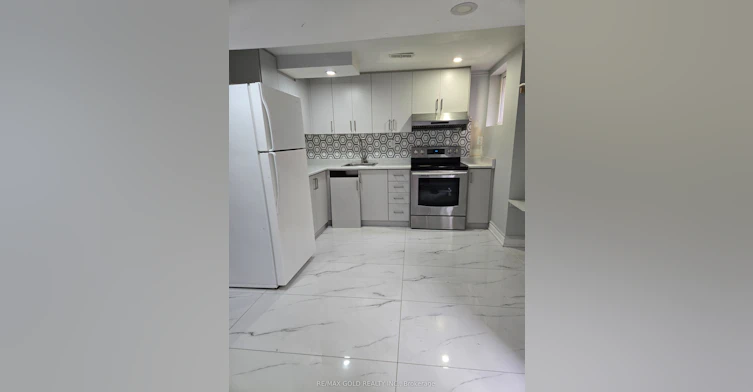 18 Markham Street, Brampton, ON, L6S 2X7 - 2
