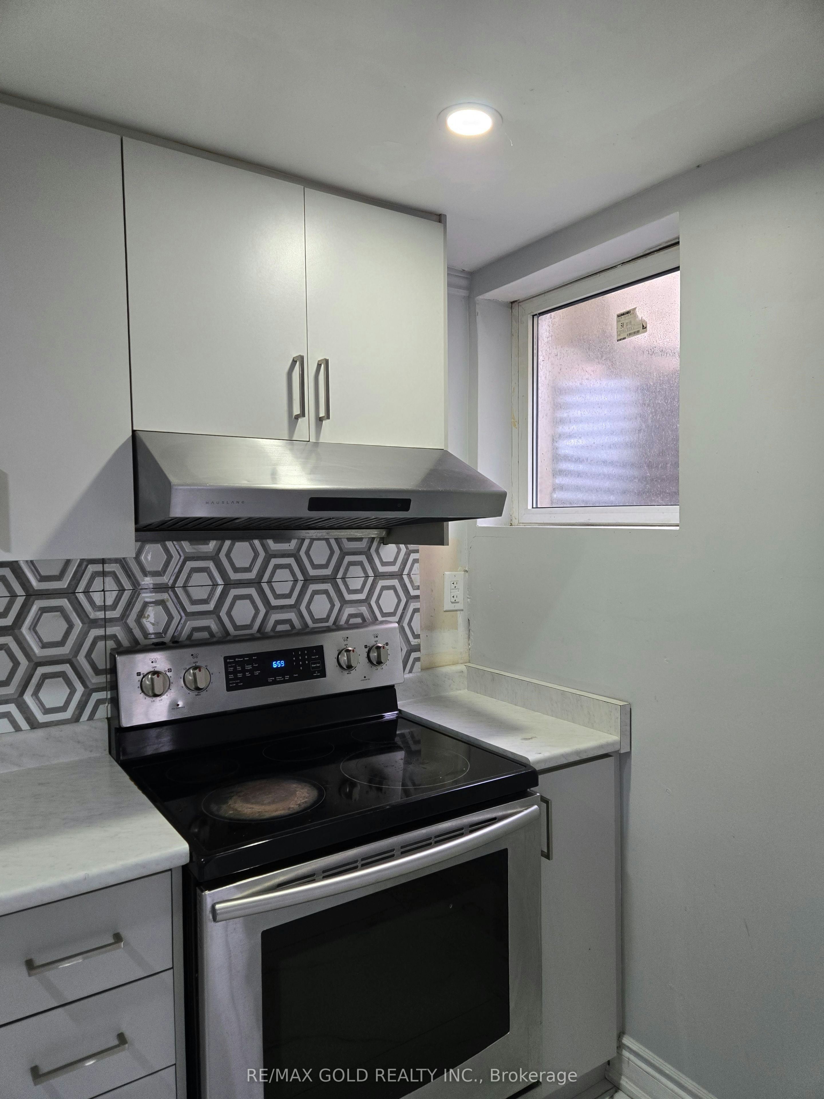 18 Markham Street, Brampton, ON, L6S 2X7 - 3