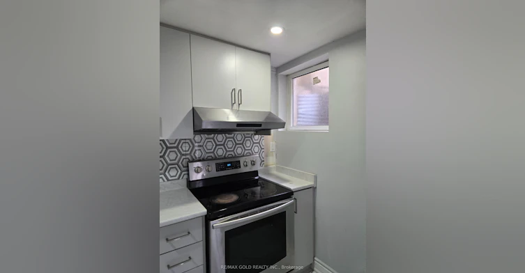18 Markham Street, Brampton, ON, L6S 2X7 - 3