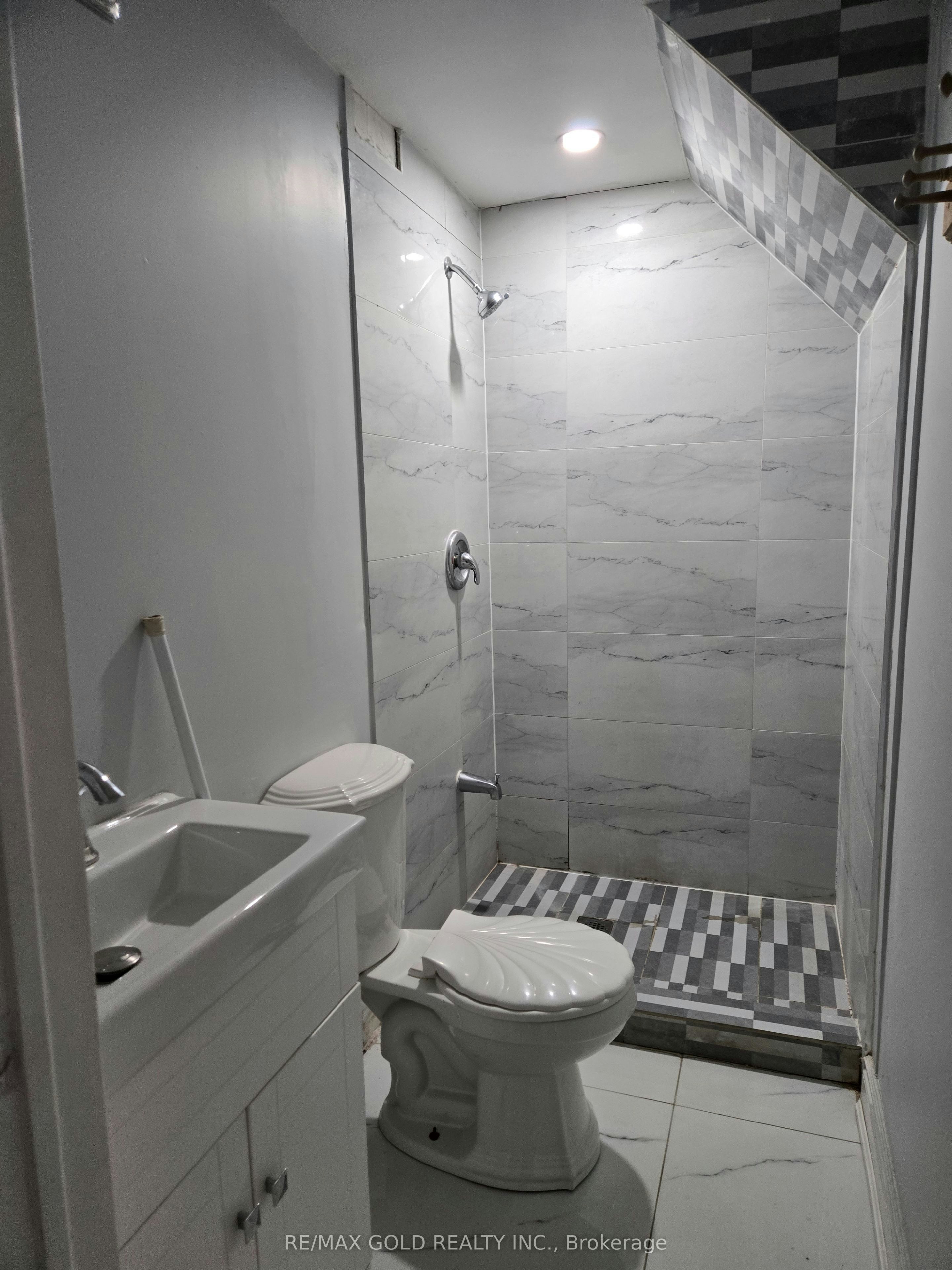 18 Markham Street, Brampton, ON, L6S 2X7 - 5