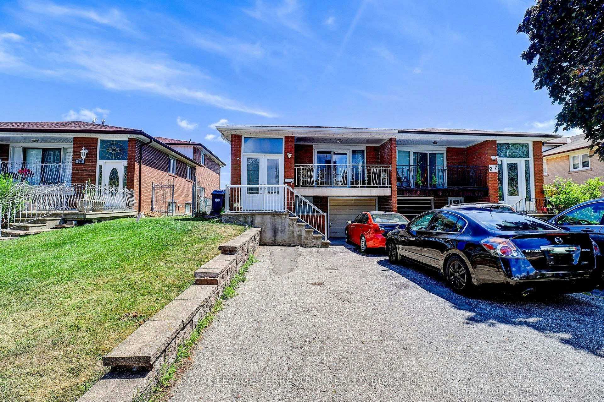 88 Central Parkway W, Mississauga, ON, L5B 1L5