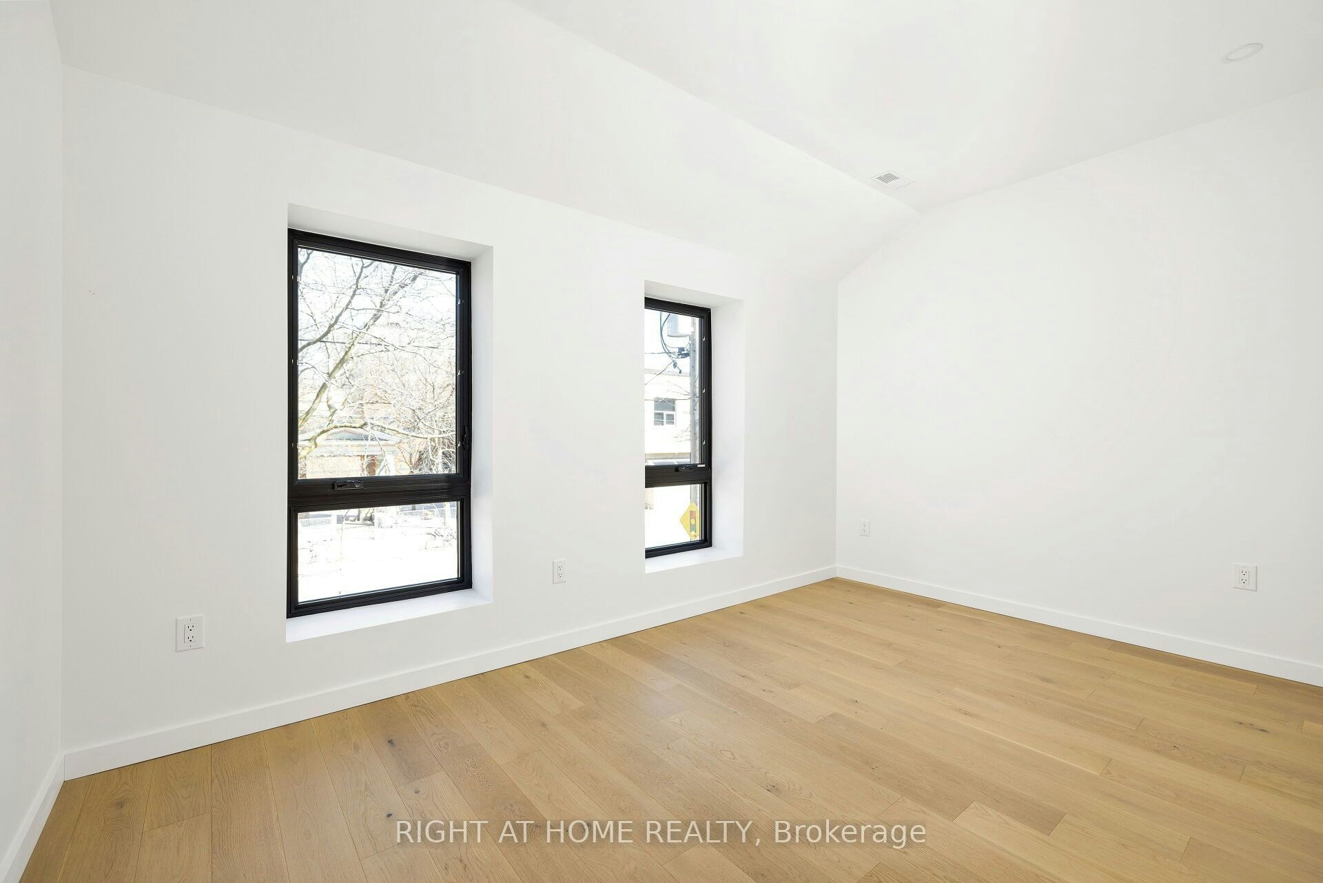 Upper-86 Lansdowne Avenue, Toronto, ON, M6K 2V9 - 15