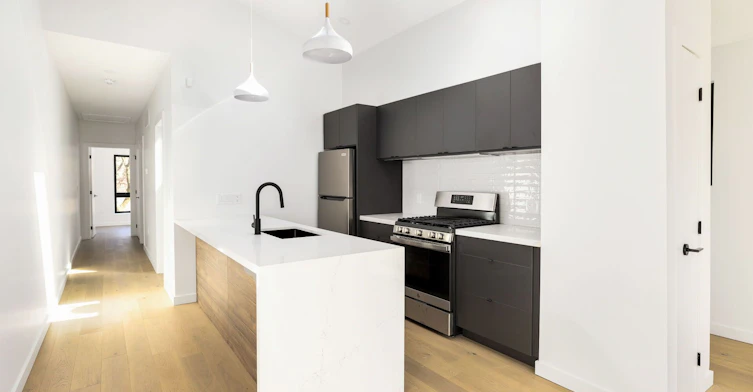 Upper-86 Lansdowne Avenue, Toronto, ON, M6K 2V9 - 7