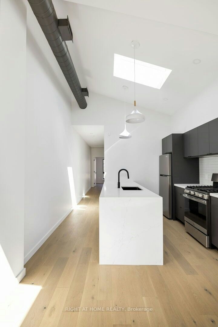 Upper-86 Lansdowne Avenue, Toronto, ON, M6K 2V9 - 11