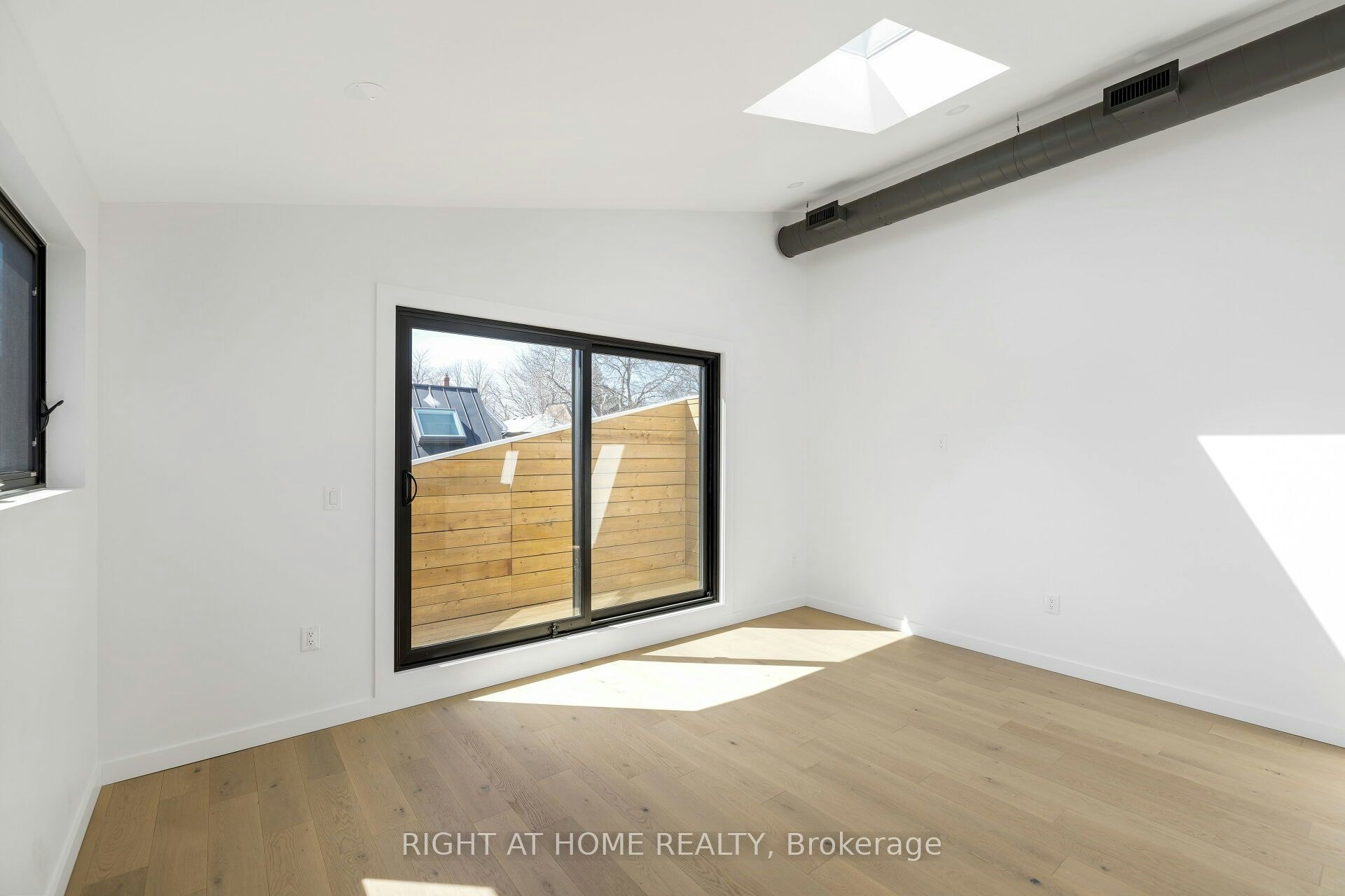 Upper-86 Lansdowne Avenue, Toronto, ON, M6K 2V9 - 4