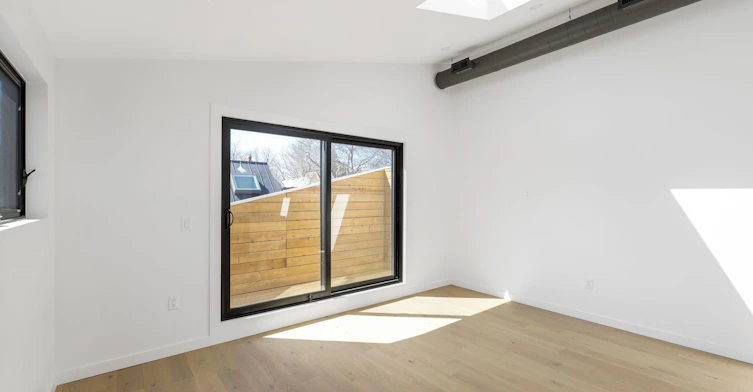Upper-86 Lansdowne Avenue, Toronto, ON, M6K 2V9 - 4
