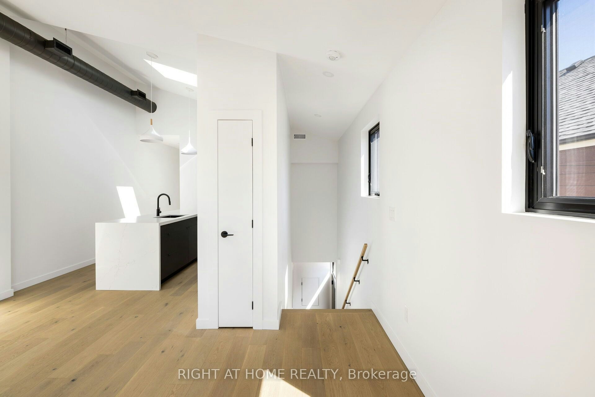 Upper-86 Lansdowne Avenue, Toronto, ON, M6K 2V9 - 20