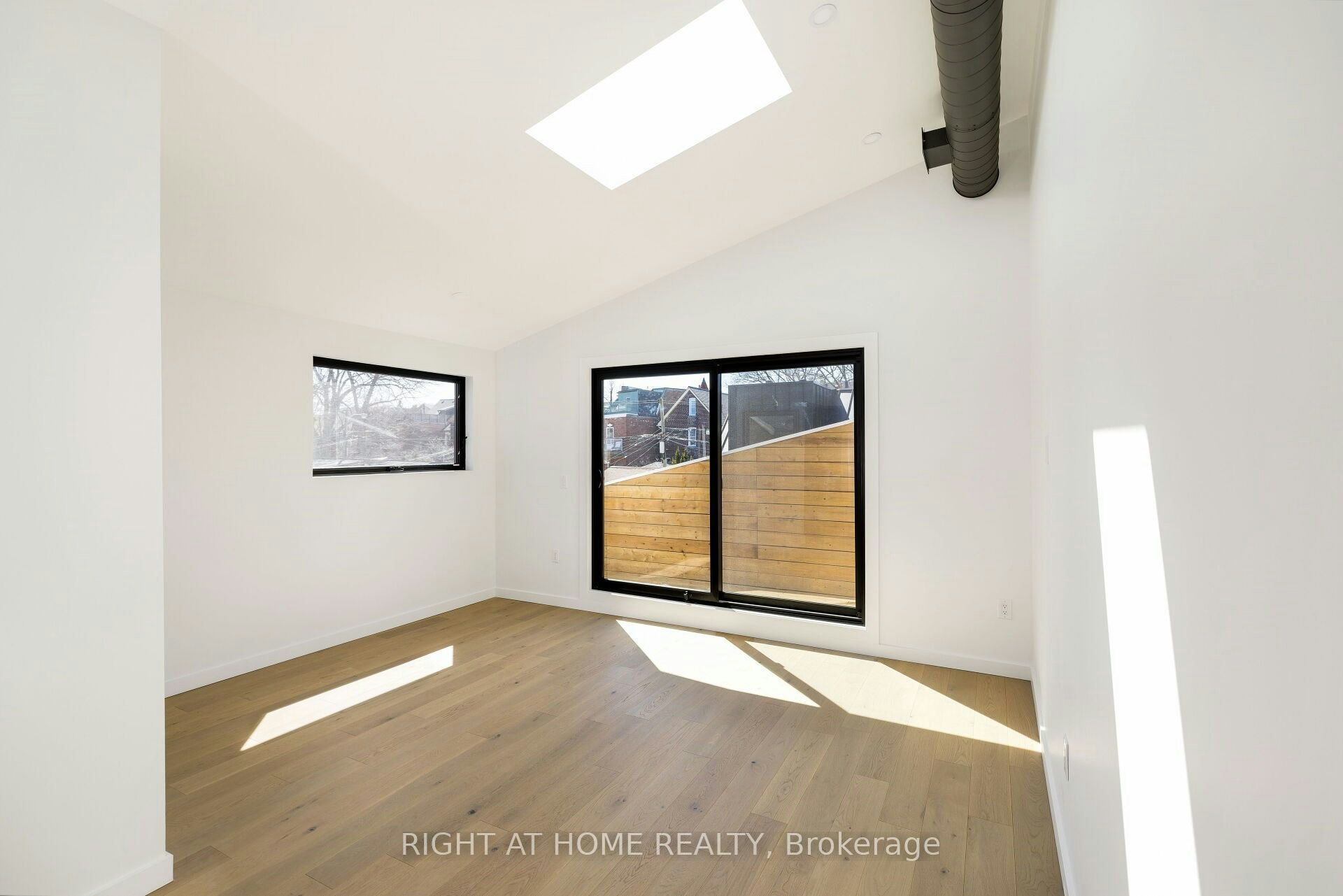 Upper-86 Lansdowne Avenue, Toronto, ON, M6K 2V9 - 2
