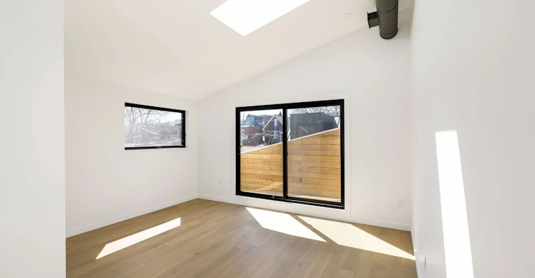 Upper-86 Lansdowne Avenue, Toronto, ON, M6K 2V9 - 2