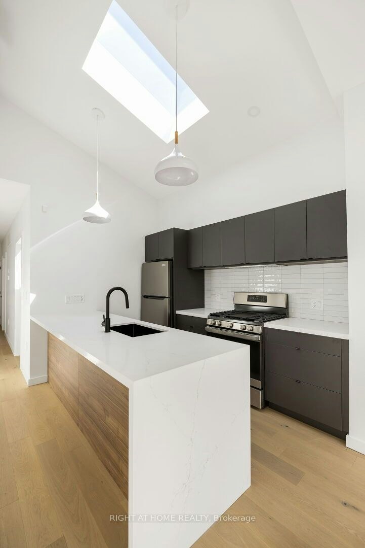 Upper-86 Lansdowne Avenue, Toronto, ON, M6K 2V9 - 10